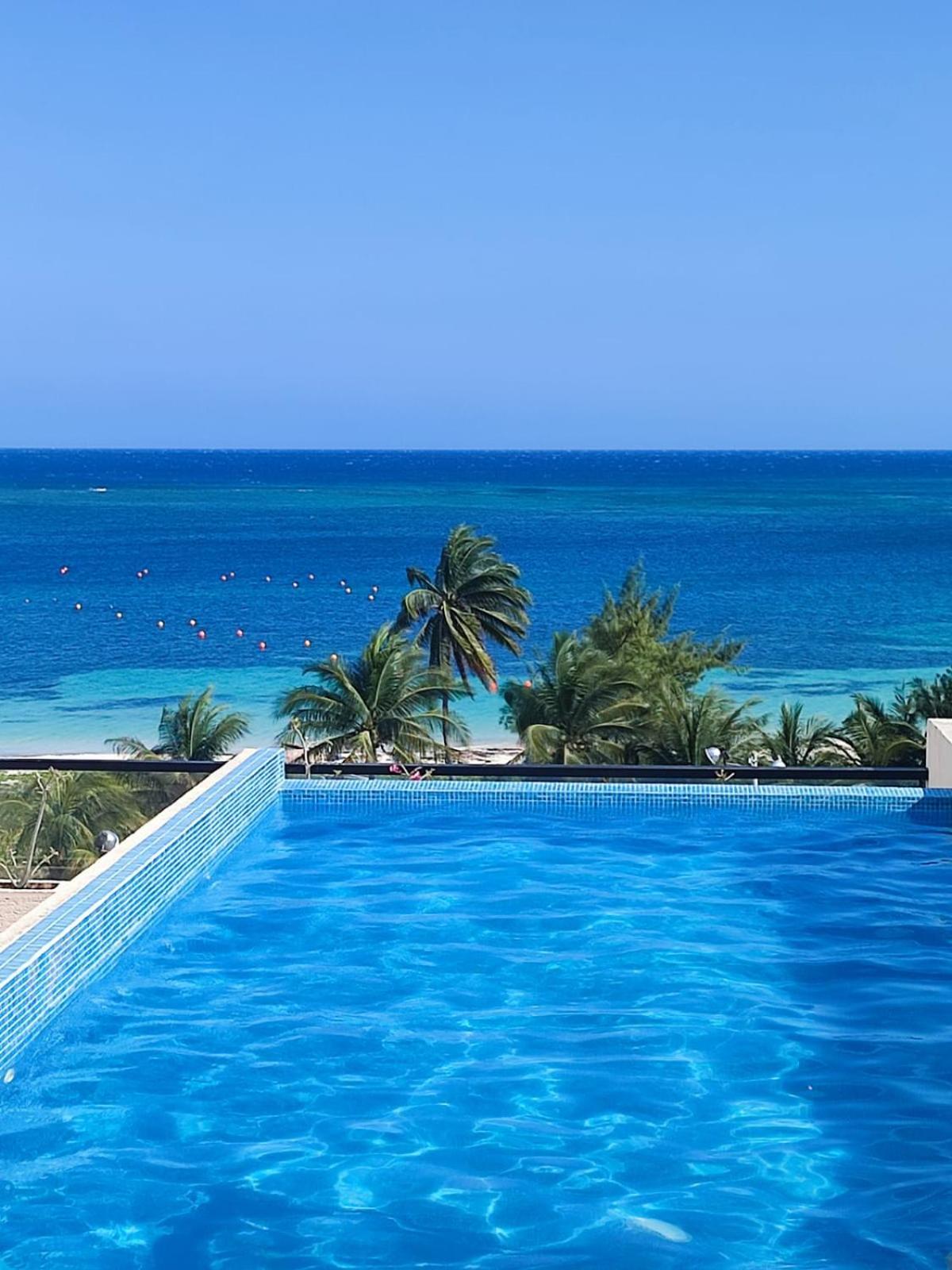 Modern 1 Bedroom Suite By Beach Great Location! 푸에르토 모렐로스 외부 사진