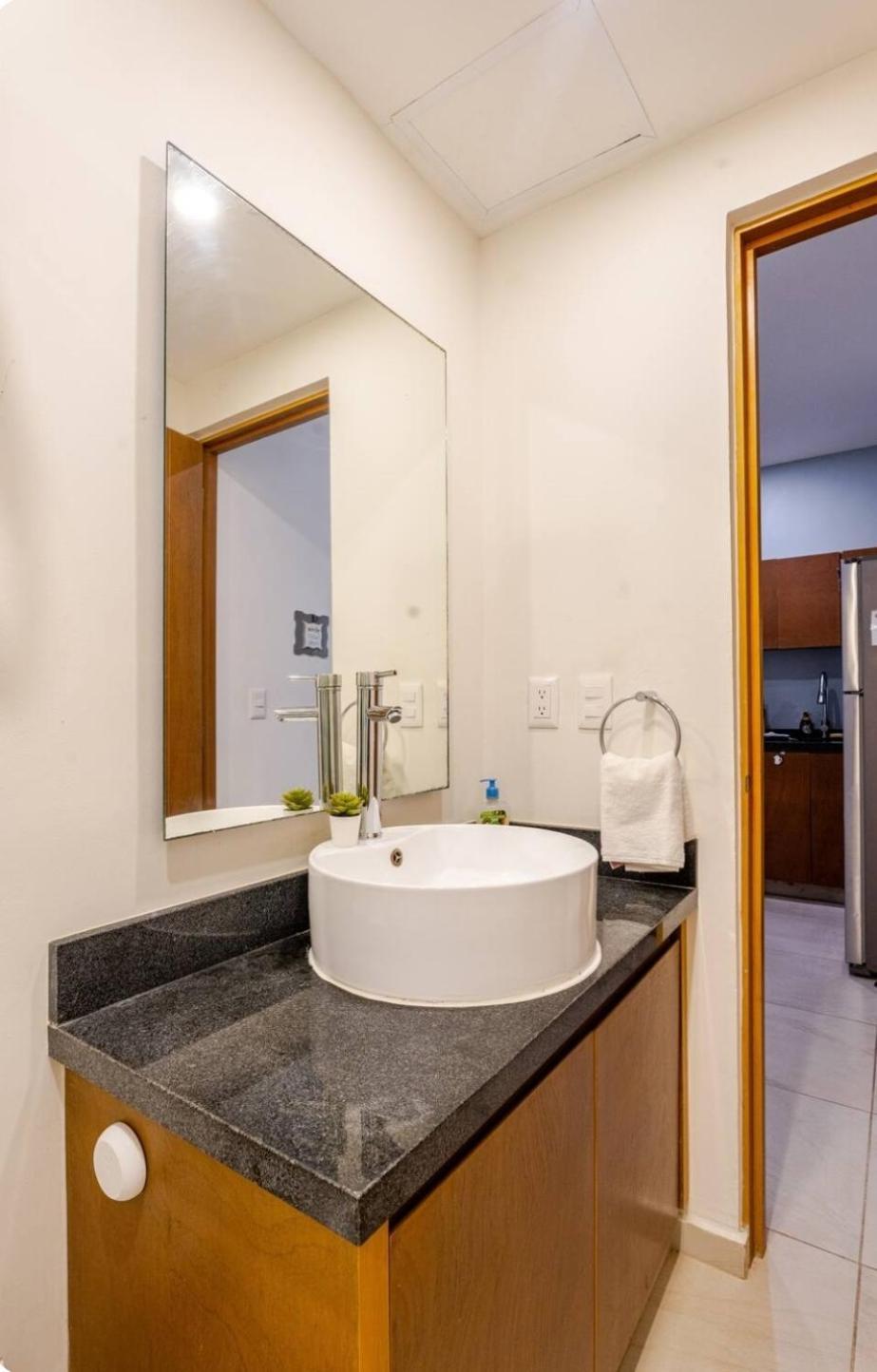 Modern 1 Bedroom Suite By Beach Great Location! 푸에르토 모렐로스 외부 사진